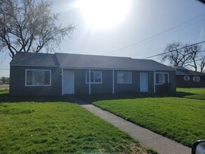 Building Photo - 916-918 Lowry St