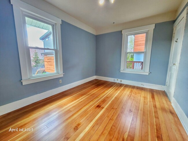 Building Photo - Charming 4 bed 1.75 Bath Home in Ravenna