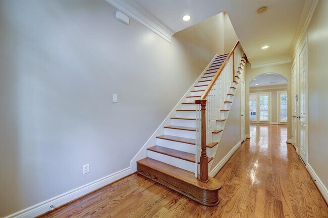 Building Photo - 4010 Gramercy St