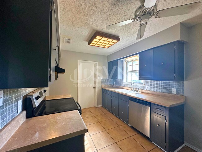 Foto del edificio - 3650 Creek Dr