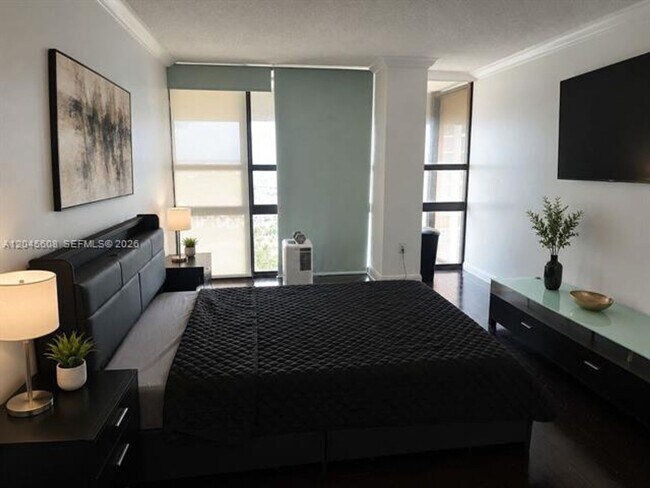 Foto del edificio - 600 NE 36th St