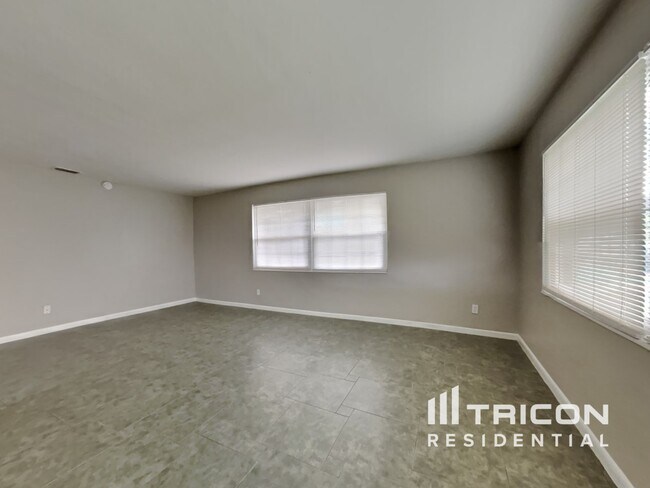 Foto del edificio - 1732 Old Coachman Rd.