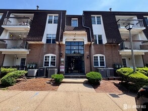 Building Photo - 311 Green Hollow Dr
