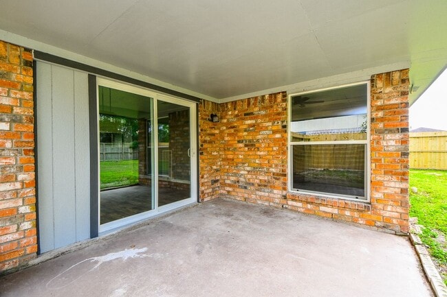 Building Photo - 17022 Quail Park Dr