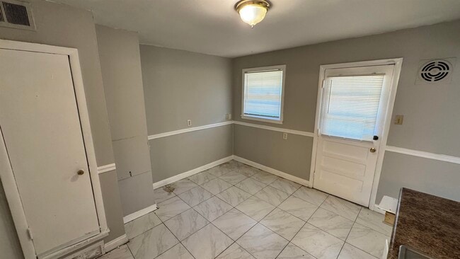 Foto del edificio - 4956 Durbin Ave