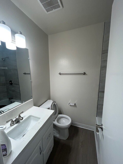 Building Photo - Richelieu Apartments