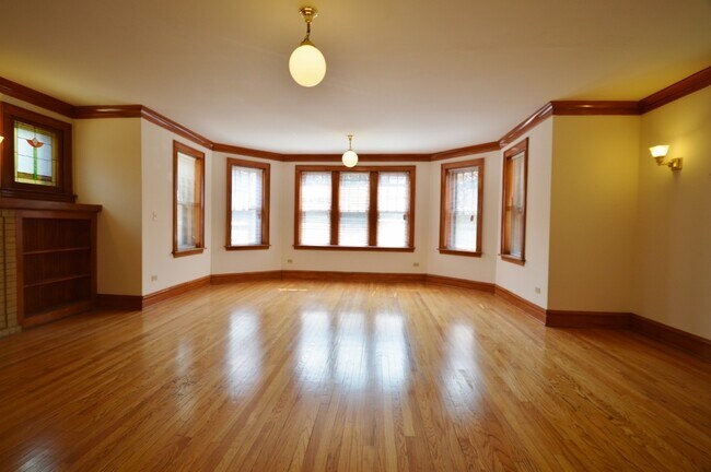 Foto del edificio - 706 W Wellington Ave