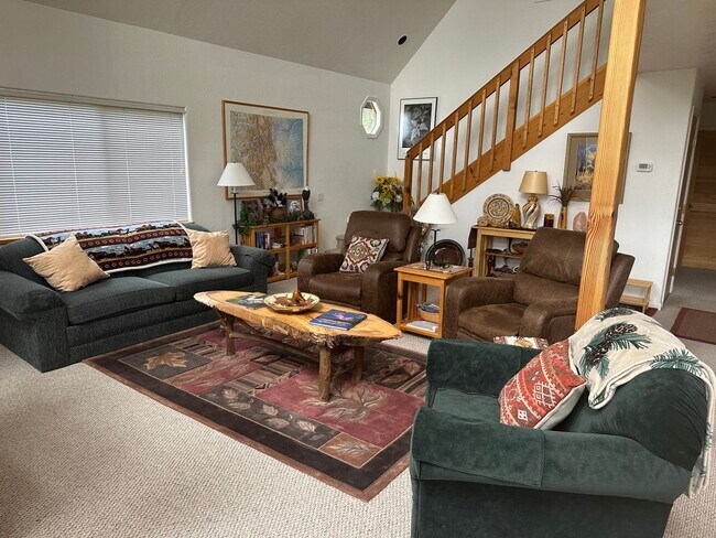 Foto del edificio - Beautiful 2100 sq ft, 3 BD/2BA Chalet, 5 M...