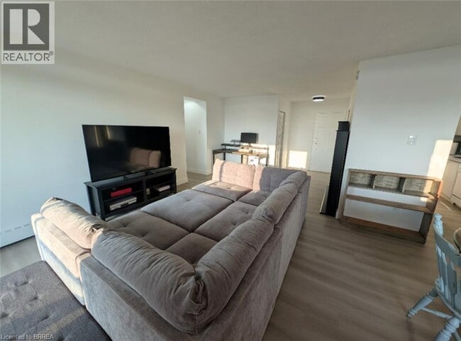 Photo du bâtiment - 640 West St