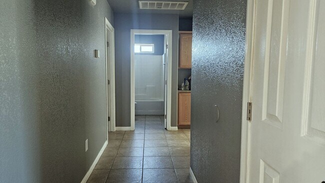 Foto del edificio - 10648 Peach Ave