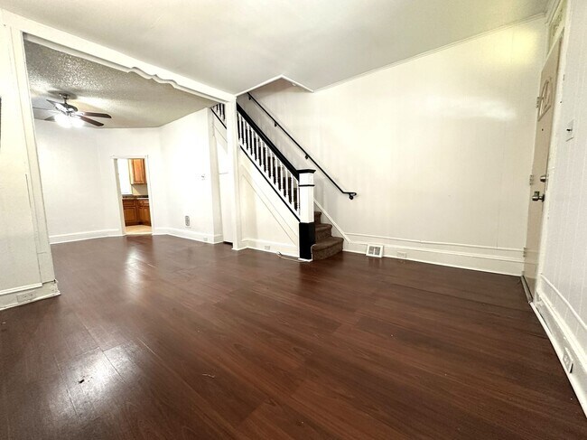 Foto del edificio - Gorgeous 3-Bedroom Townhome in Carroll Par...