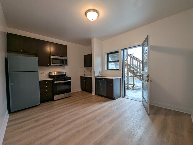 Foto del edificio - 2638 N Milwaukee Ave