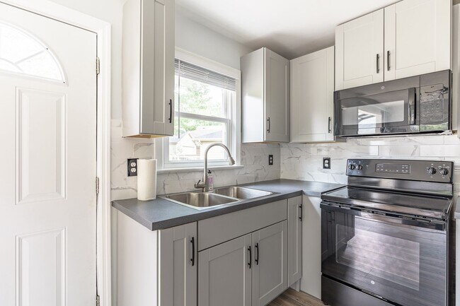 Foto del edificio - Spacious home located in a great neighborh...