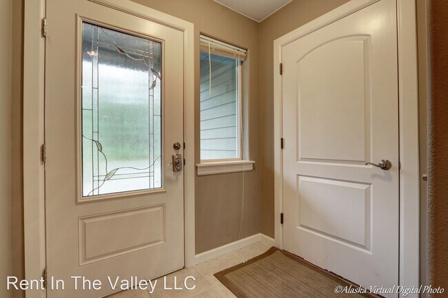 Building Photo - 221 E Forest Dr