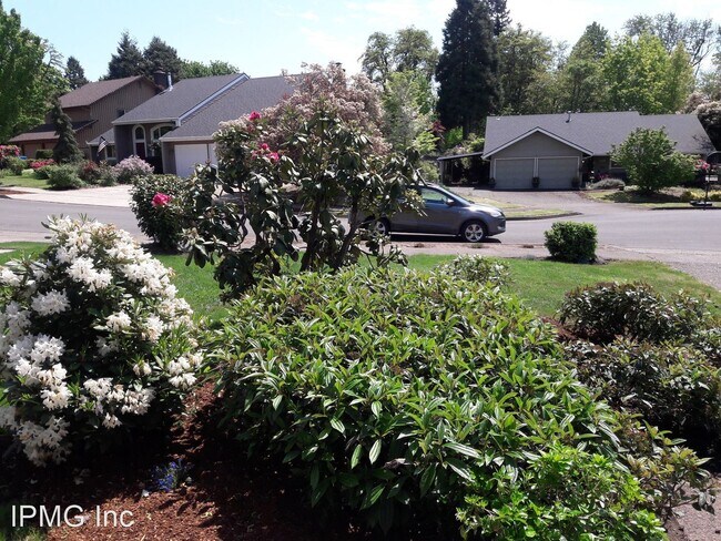 Building Photo - 4 br, 2.5 bath House - 736 Edgemont Way