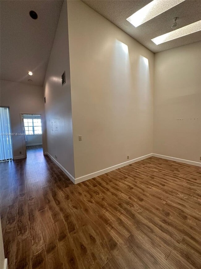 Foto del edificio - 8265 NW 70th St