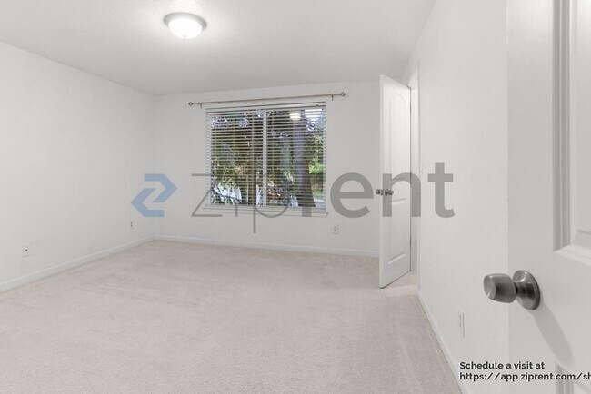 Foto del edificio - 9917 Holly Dr