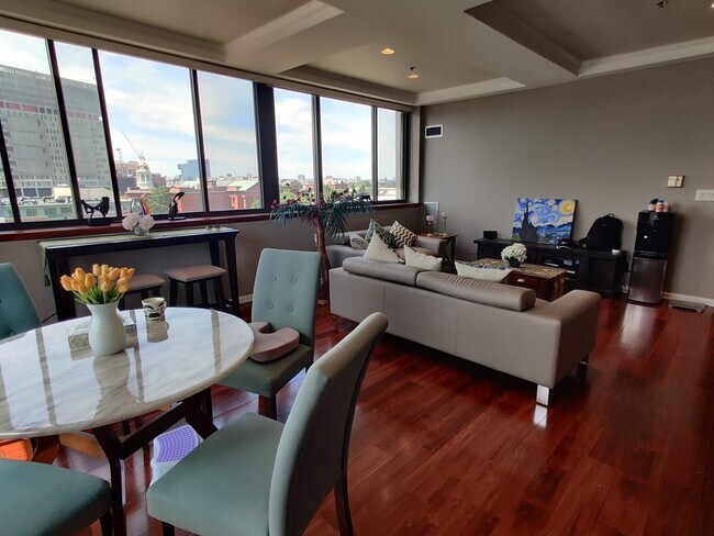 Foto del edificio - 169 Monsignor Obrien Hwy