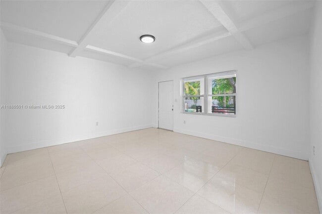 Foto del edificio - 9312 NW 3rd Ave