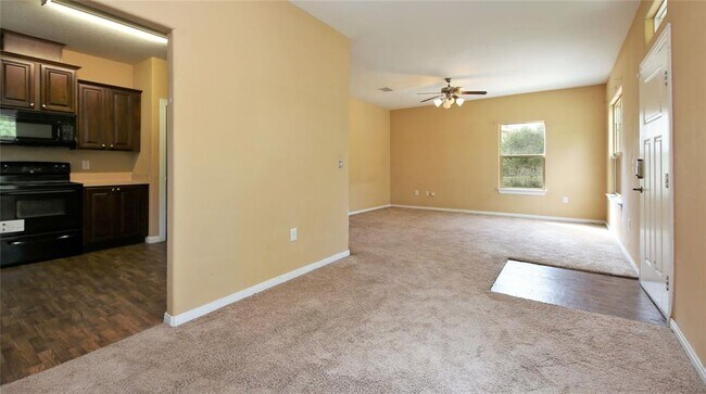 Building Photo - 407 Honeysuckle Dr