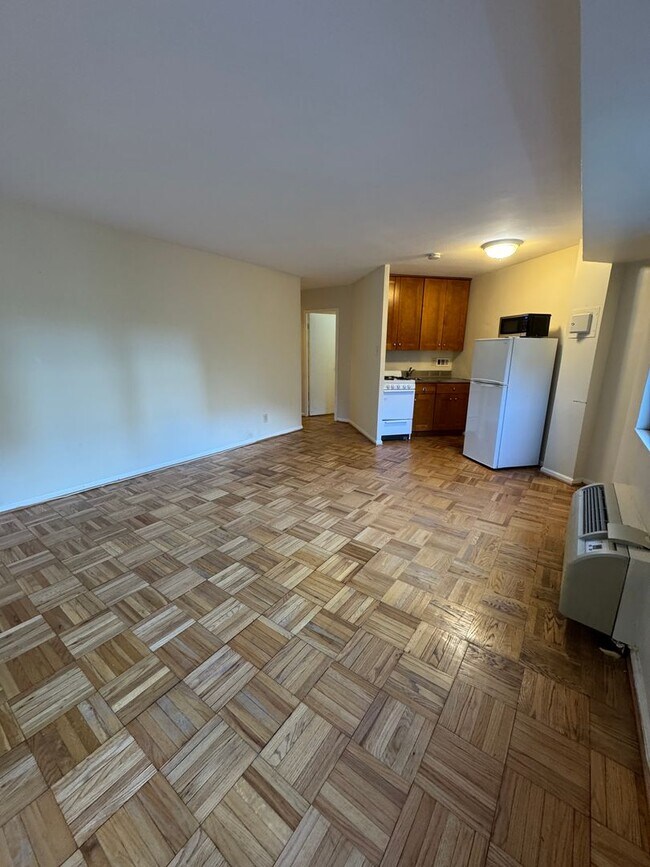 Photo - Studio in the Saxony Coop - 24/7 Front Des... Apartment