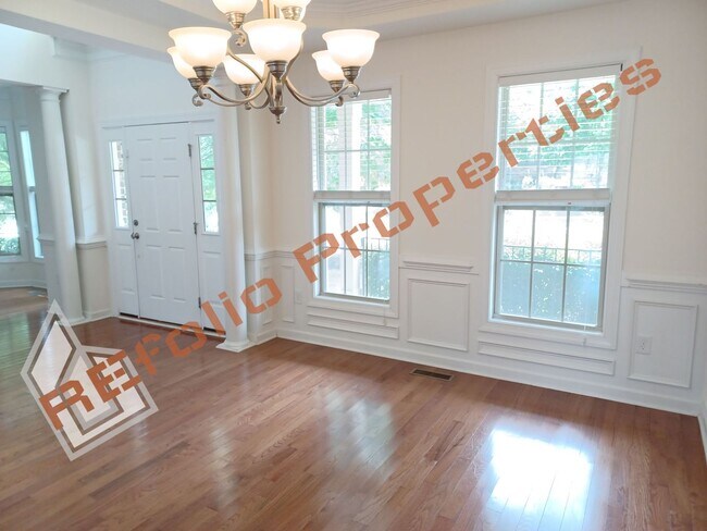 Foto del edificio - Lovely 5 Bedroom 4 Bathroom Single Family ...