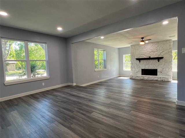 Building Photo - 1425 Oakhill Dr