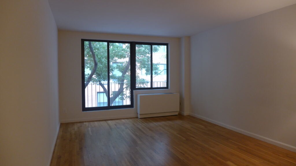 Foto principal - 132 E 85th St