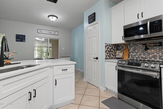 Building Photo - 6507 Shoshonee Dr