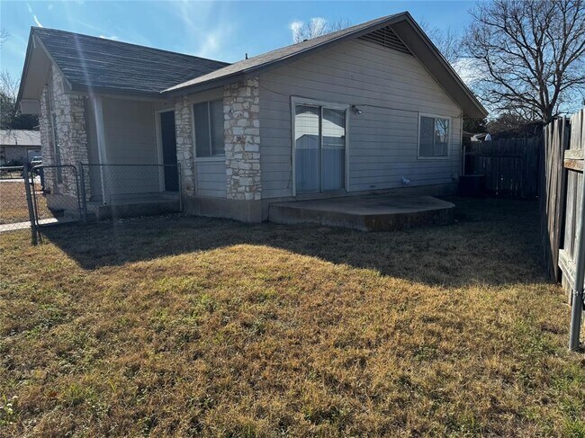 Foto del edificio - 5916 Cherry Loop