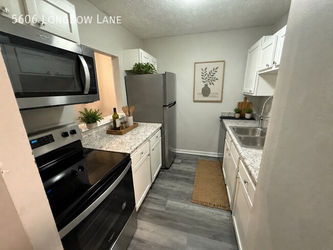 Foto del edificio - 5606 Longbow Ln