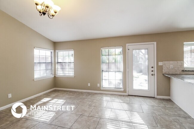 Foto del edificio - 8414 Kensington Dr