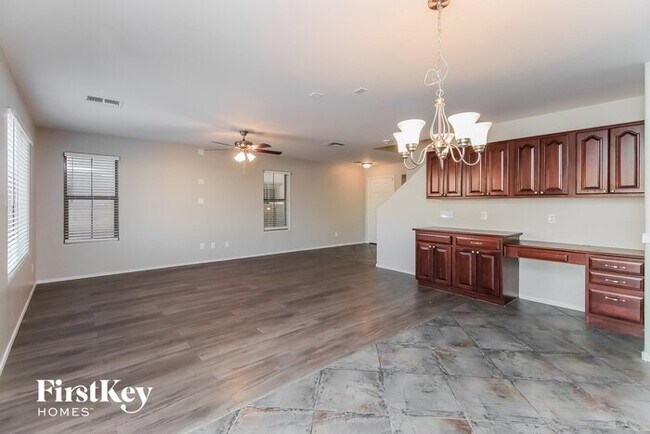 Building Photo - 1210 W Desert Basin Dr
