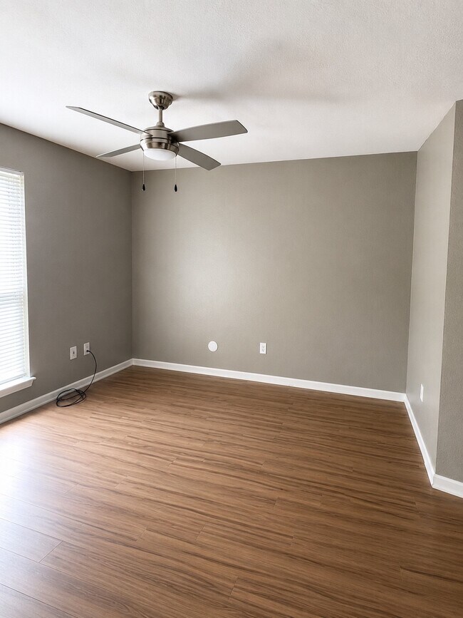 Foto del edificio - 9090 S Braeswood Blvd