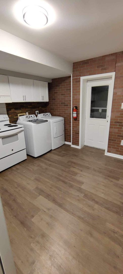 Building Photo - Clean freshly remodeled 2 bed 1 bath with ...