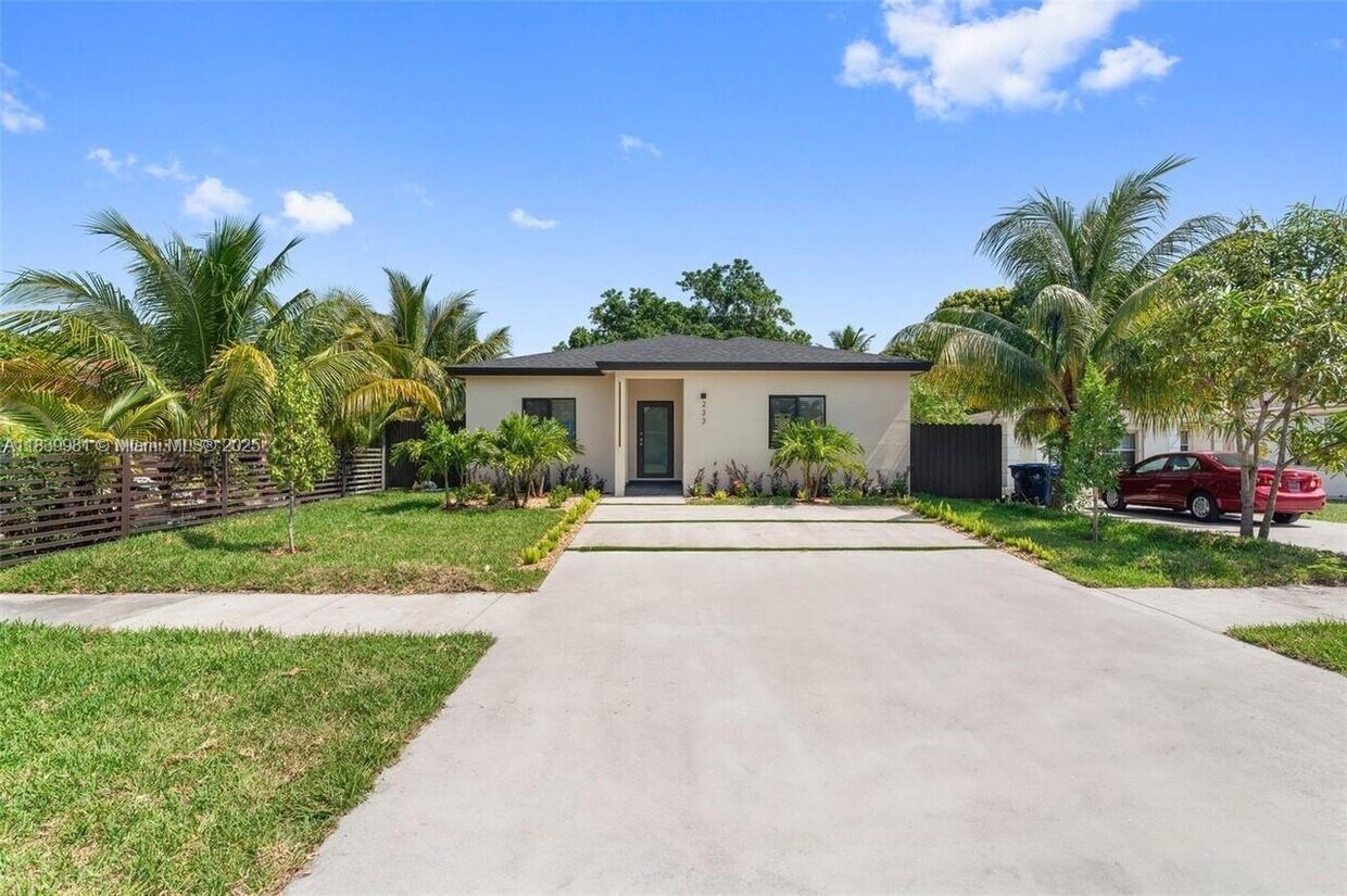 Foto principal - 233 NW 120th St