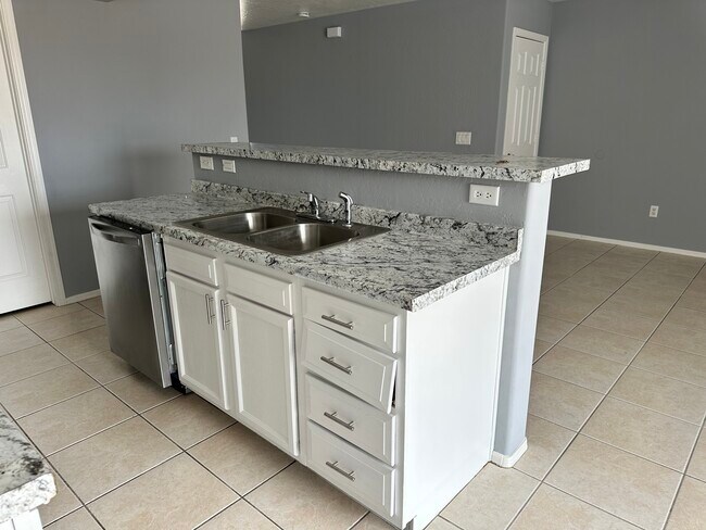 Foto del edificio - 15855 S Moon Valley Rd