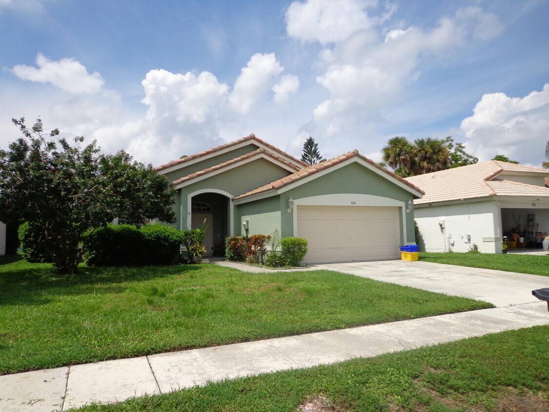 Foto principal - 890 Lake Wellington Dr