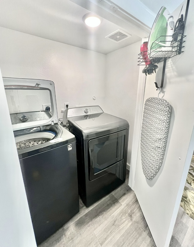 Building Photo - 8124 Sterlingshire St