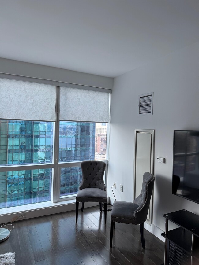 Building Photo - 77 Hudson St