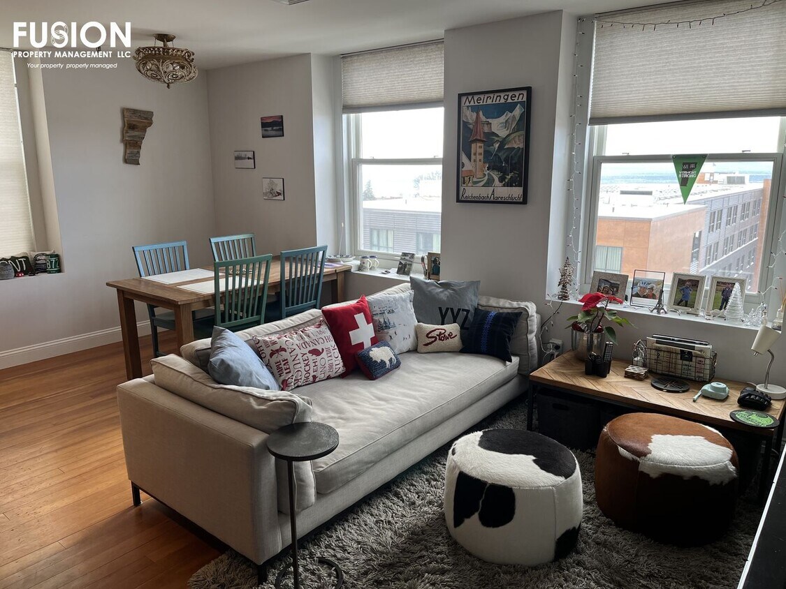 Primary Photo - 2bd Condo with Incredible Views of the Lake