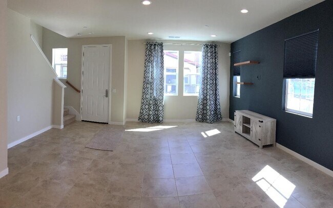 Foto del edificio - Luxury 3 Bedroom Townhouse!