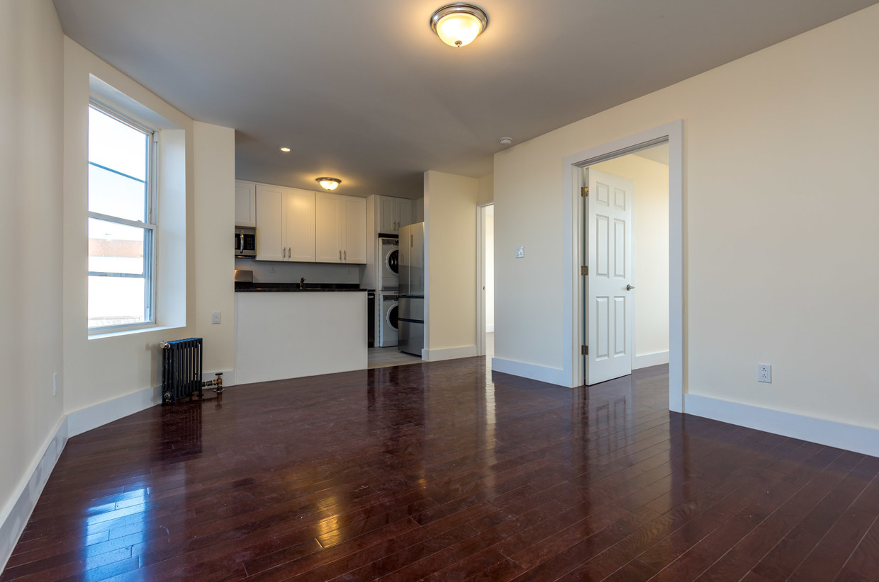 Primary Photo - 1050 Lafayette Ave