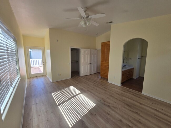 Building Photo - 3-Bedroom, 2.5-Bath House Near Beach