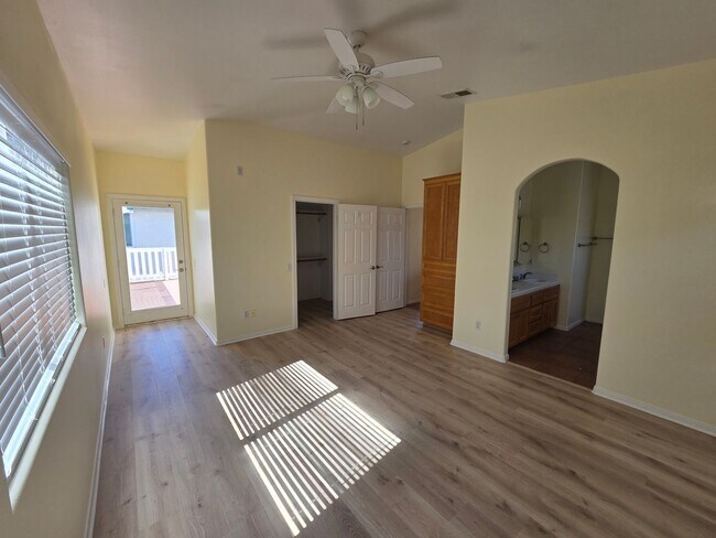 Foto del edificio - 3-Bedroom, 2.5-Bath House Near Beach