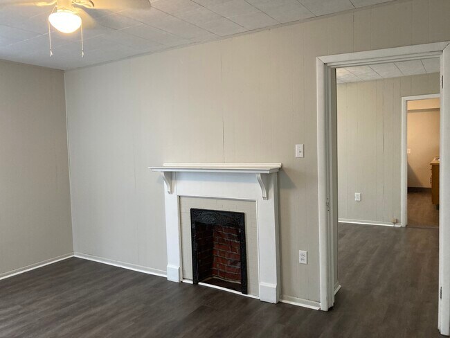 Family Room - 104 W Miller St