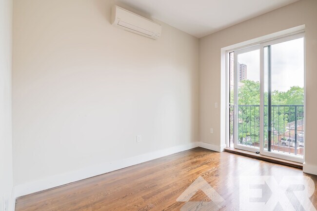Building Photo - 540 E 142nd St