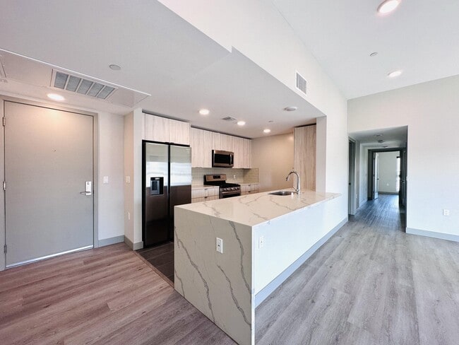 Interior Photo - Lido Apartments - 1532 Brockton Ave