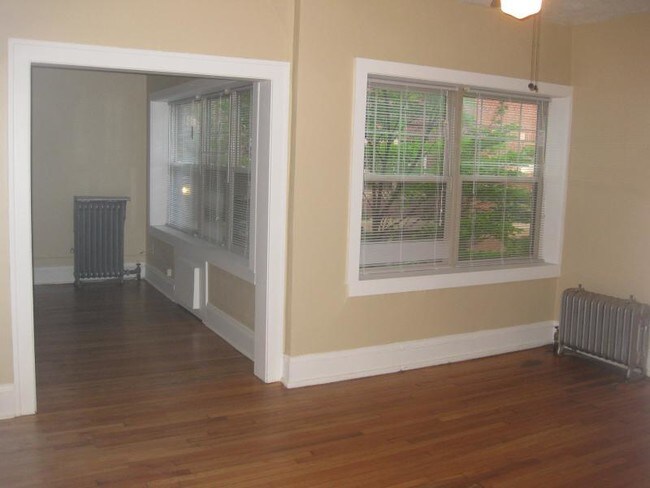 Building Photo - 2774 Hampshire Rd Apt 5