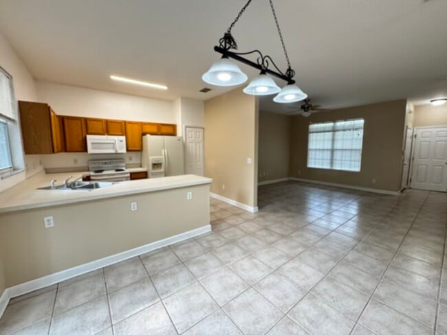 Foto del edificio - Beautiful 3 Bedroom, 2 Bath Home with Fresh Paint, New Carpet and Fenced Yard!